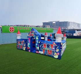 T2-4974 Um playground com uma arena de alto muro